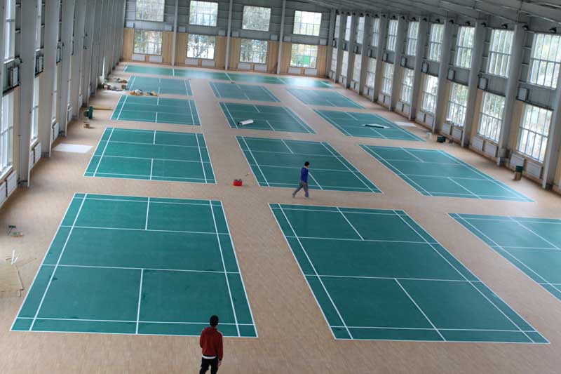 羽毛球场馆应该选择羽毛球场塑胶地板
